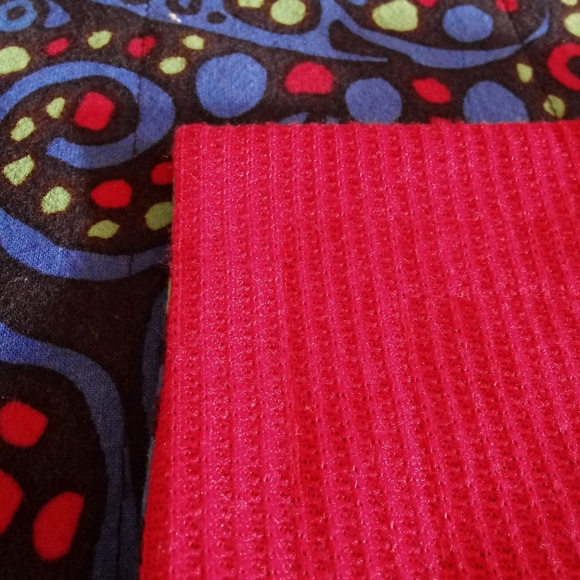 SOLD NwoT Set of 4 Soft Padded Placemats Reversible Trippy Fabric - Picture 8 of 11